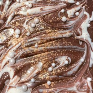 Easy Chocolate brittle for cake decorating
